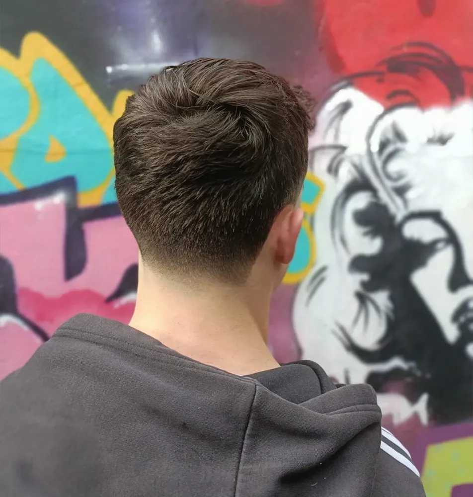 Coiffeur homme près de Bréhand